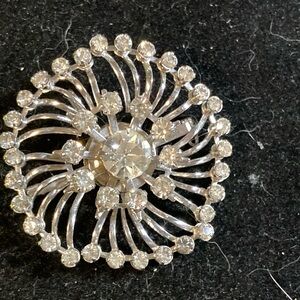 Vintage Schurin rhinestone brooch.